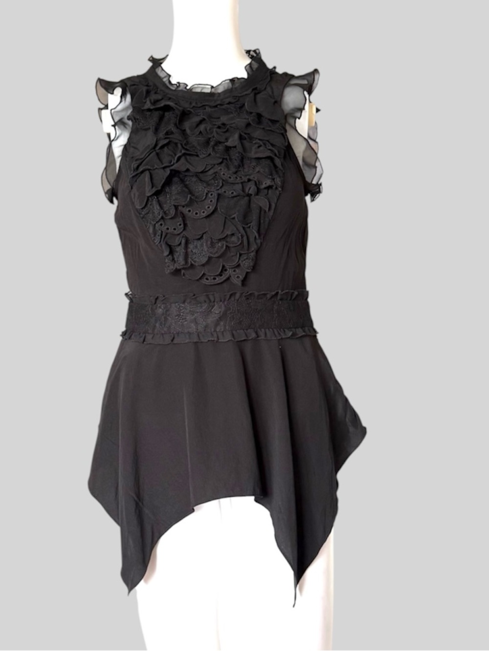 BCBGMaxazria Women’s Black Silk Sleeveless Blouse Ruffle Front Pointed Hem XXS